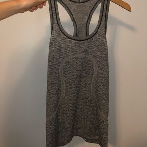 Lululemon: grey fitted tank top!